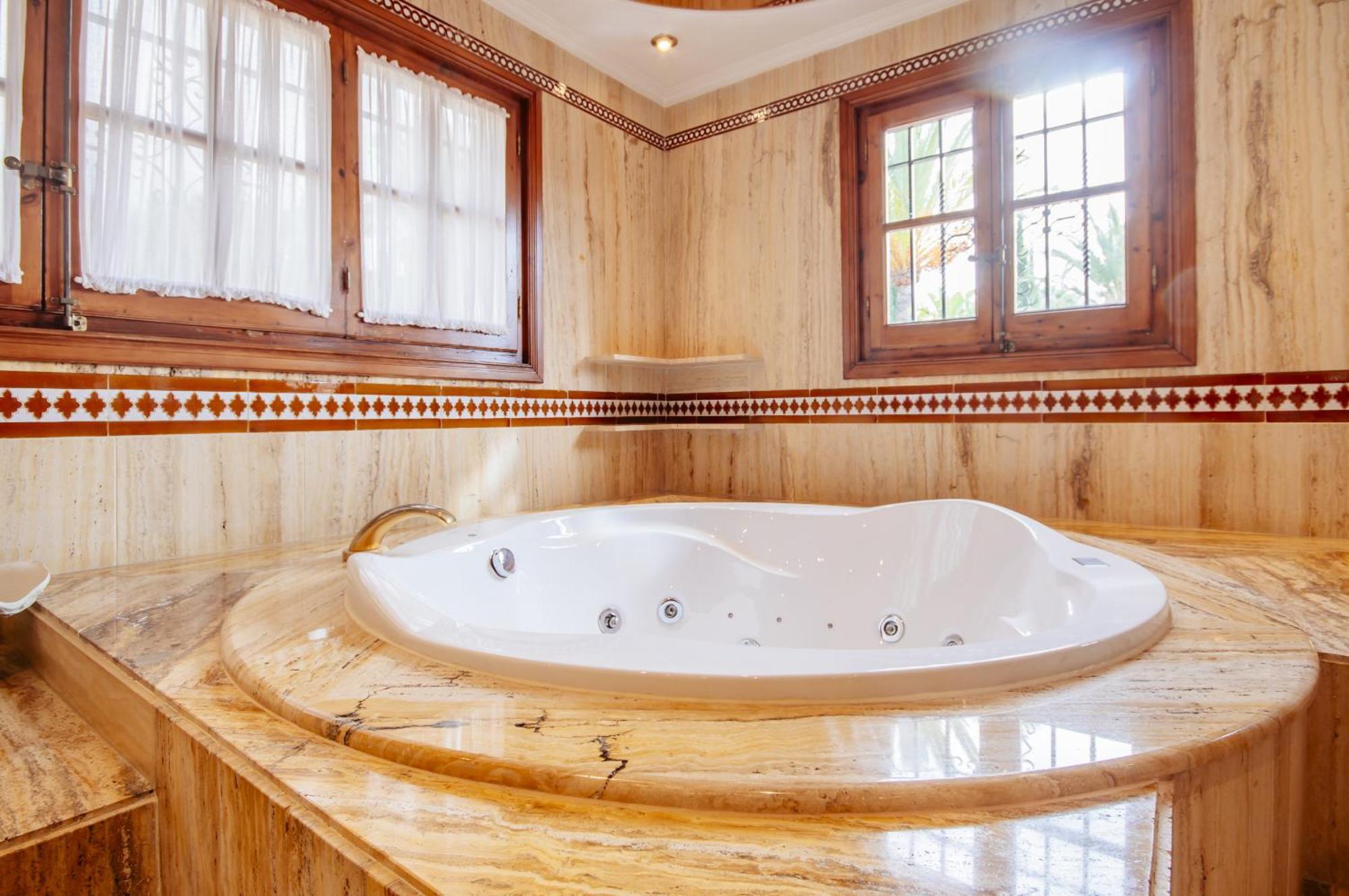 Cubo's Luxury Mansion El Baron De Sierra Blanca Villa
